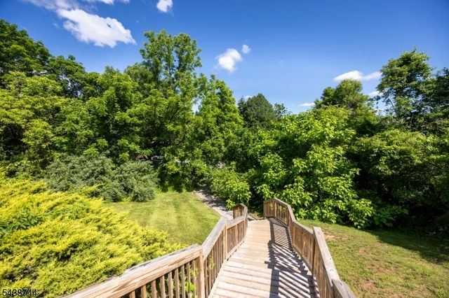 13 Betty Ct, Lebanon Boro, NJ 08833