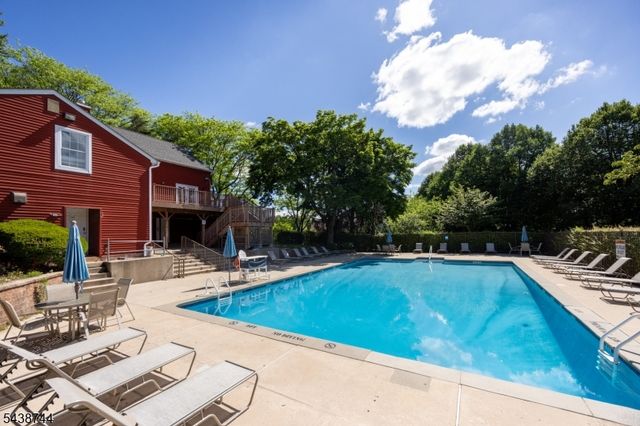 13 Betty Ct, Lebanon Boro, NJ 08833