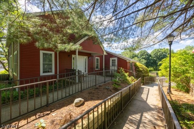 13 Betty Ct, Lebanon Boro, NJ 08833