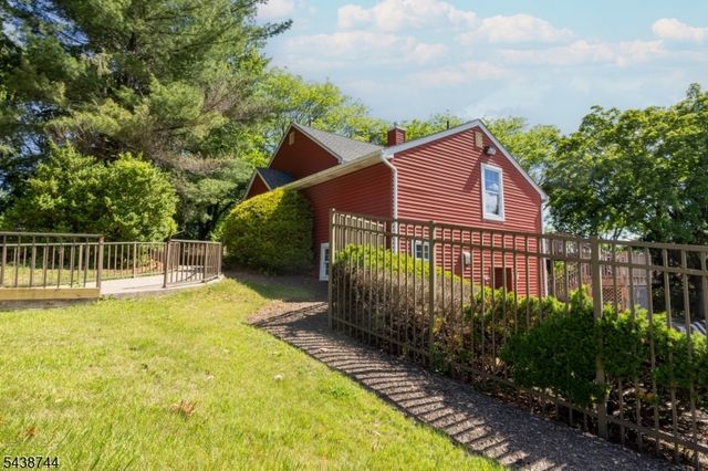 13 Betty Ct, Lebanon Boro, NJ 08833