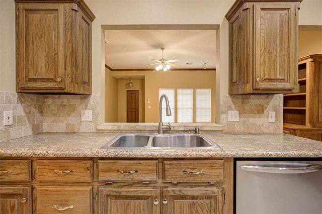 2320 Glenrock, Edmond, OK 73012