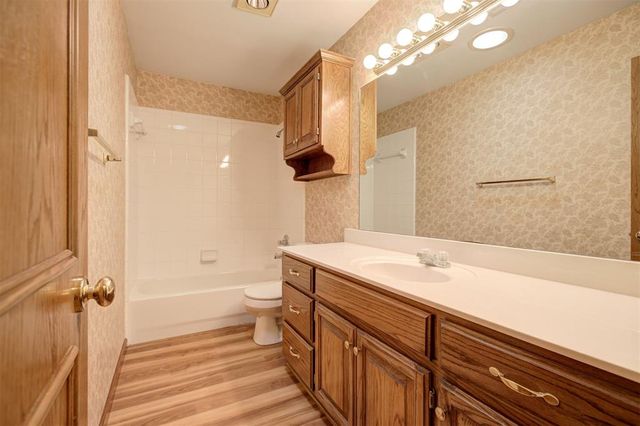 2320 Glenrock, Edmond, OK 73012