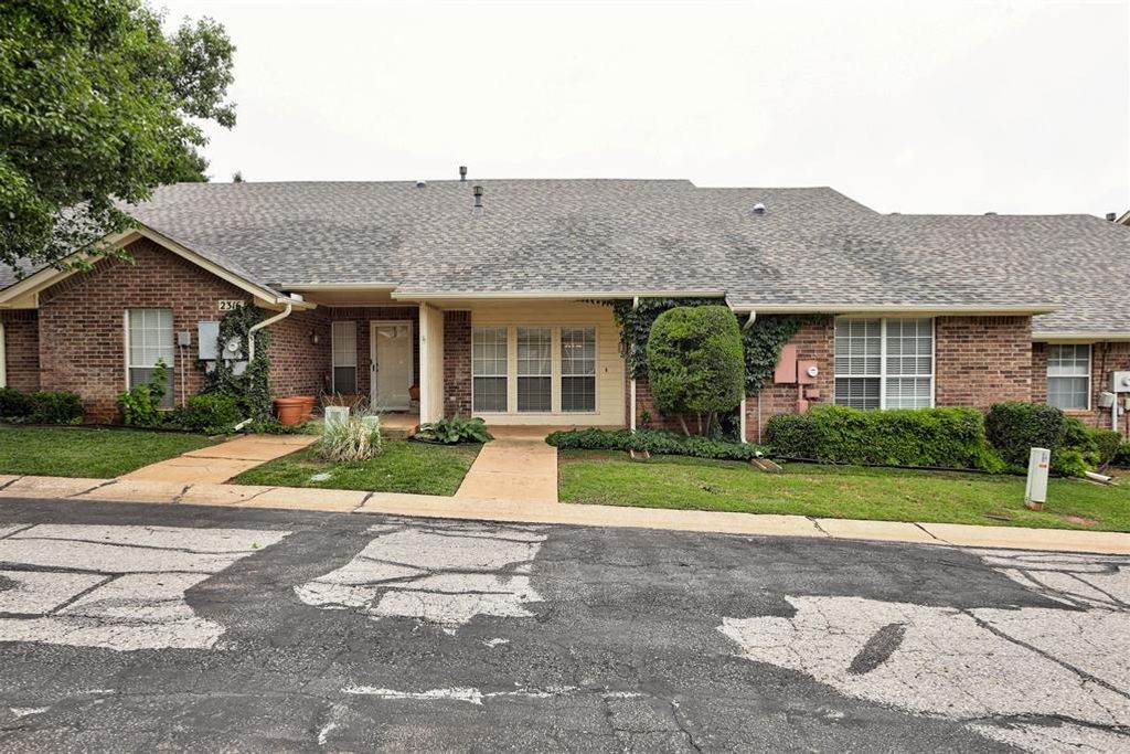2320 Glenrock, Edmond, OK 73012