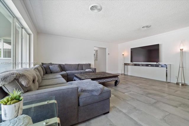 2632 NE 35th St, Fort Lauderdale, FL 33306