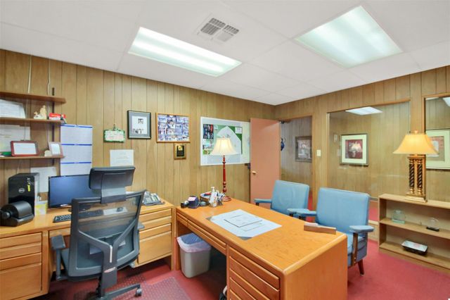 202 N Main ST N, Taylor, TX 76574
