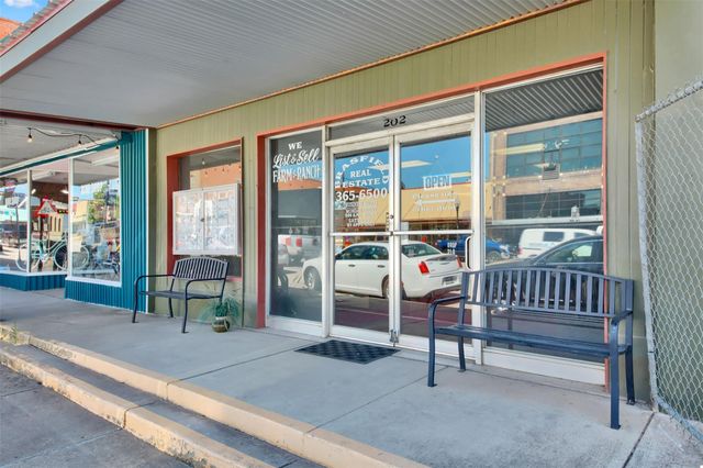 202 N Main ST N, Taylor, TX 76574