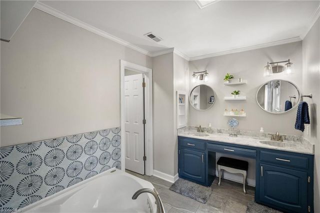 2075 Huntington Woods Drive, Lexington, NC 27295