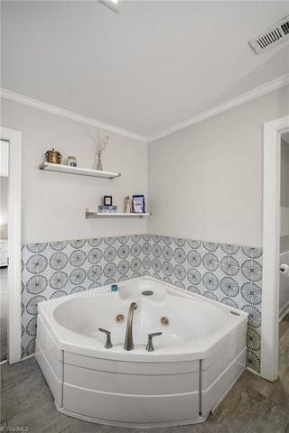 2075 Huntington Woods Drive, Lexington, NC 27295