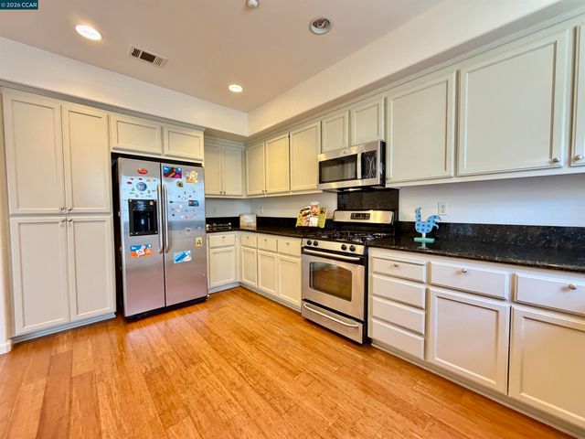 1810 Northshore Dr, Richmond, CA 94804