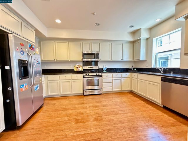 1810 Northshore Dr, Richmond, CA 94804