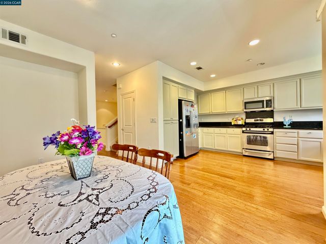 1810 Northshore Dr, Richmond, CA 94804
