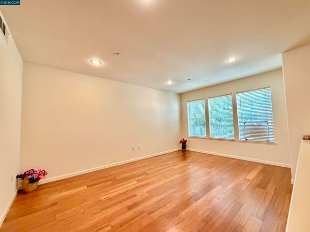 1810 Northshore Dr, Richmond, CA 94804