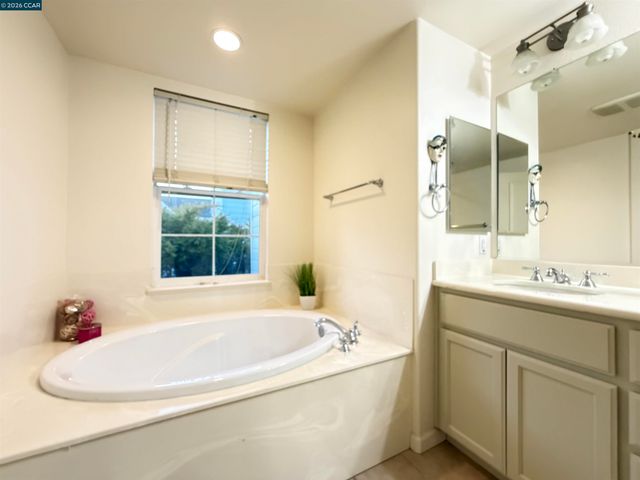 1810 Northshore Dr, Richmond, CA 94804