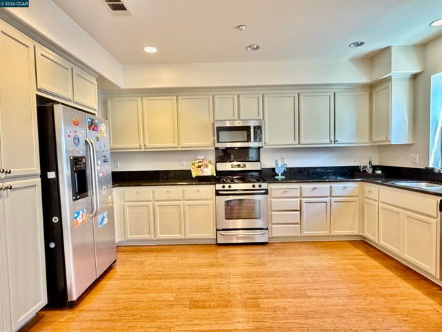 1810 Northshore Dr, Richmond, CA 94804