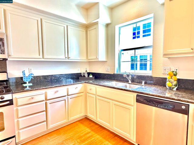 1810 Northshore Dr, Richmond, CA 94804