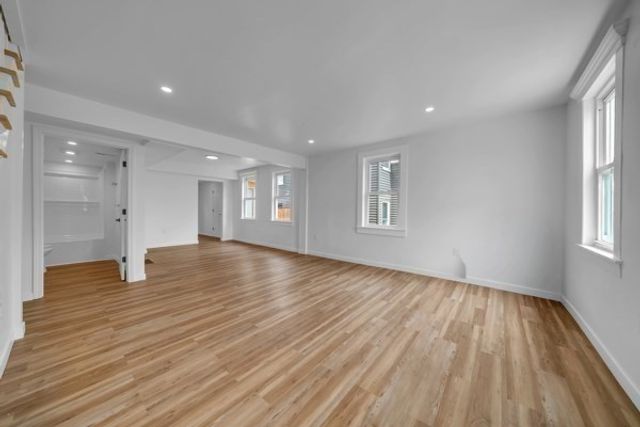 19 Oliver St, Lowell, MA 01954