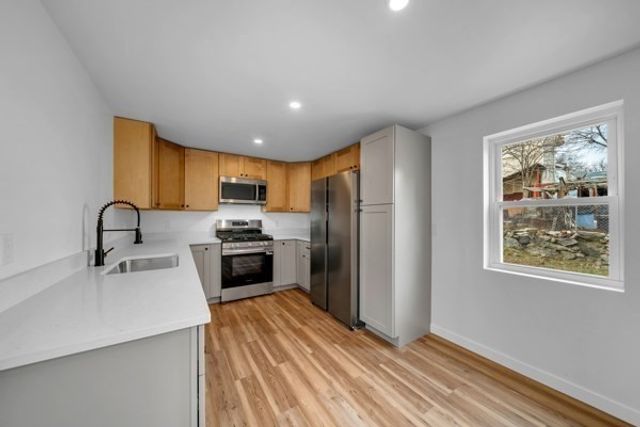 19 Oliver St, Lowell, MA 01954