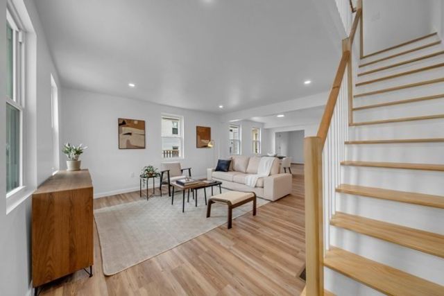 19 Oliver St, Lowell, MA 01954