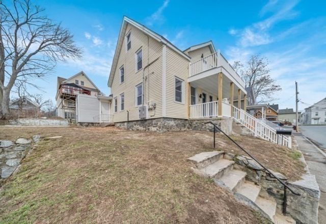 19 Oliver St, Lowell, MA 01954