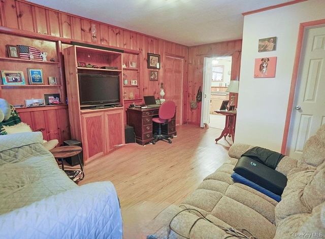 27 Elm Road N, Wurtsboro, NY 12790