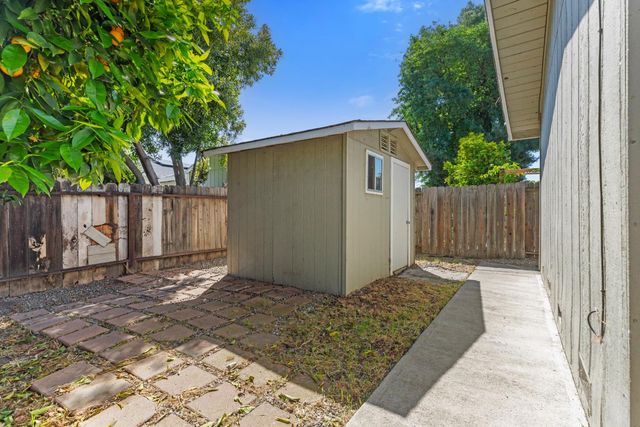 9510 Bismark Pl, Stockton, CA 95209