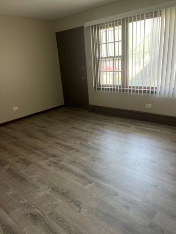 7831 roberts Road 3, Bridgeview, IL 60455
