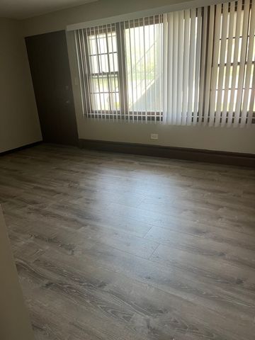 7831 roberts Road 3, Bridgeview, IL 60455