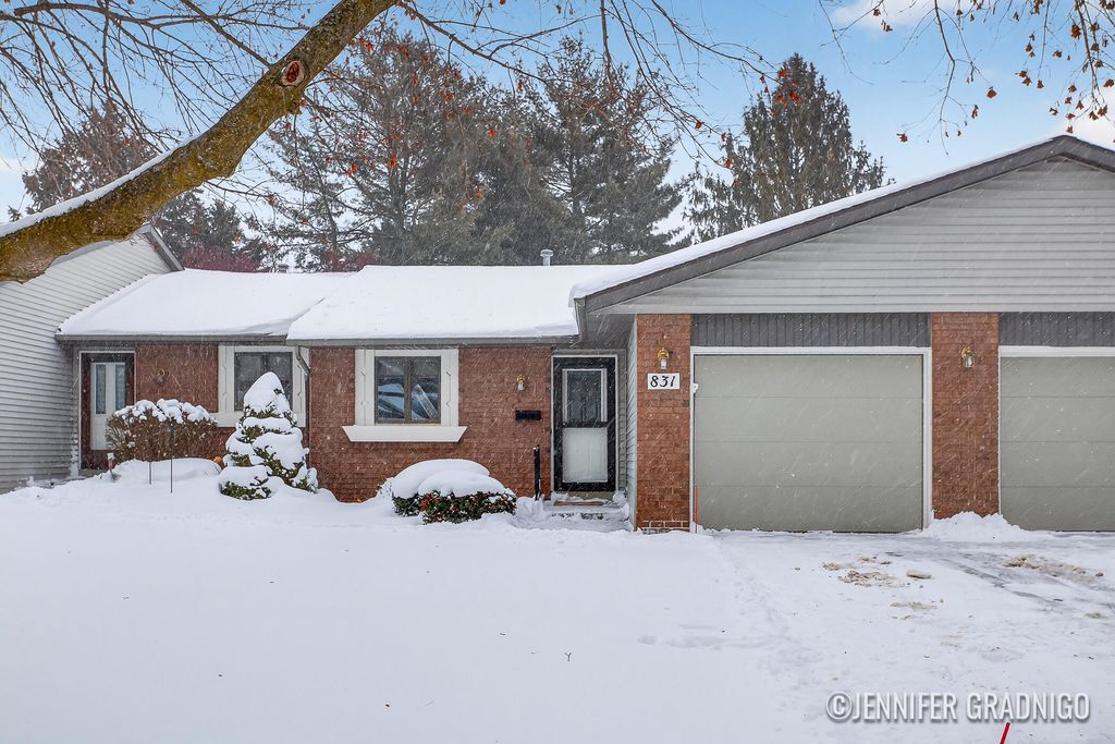 831 Creekridge Drive, Laketown Twp, MI 49423