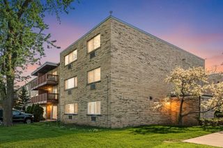 700 W Dempster Street G1, Mount Prospect, IL 60056