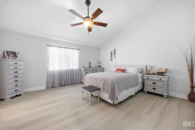 5015 Mar Grande Dr, Bakersfield, CA 93307