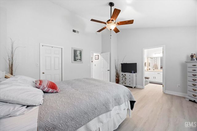 5015 Mar Grande Dr, Bakersfield, CA 93307