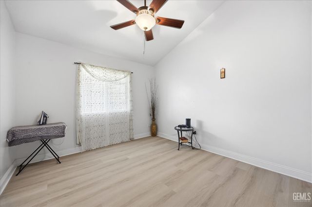 5015 Mar Grande Dr, Bakersfield, CA 93307