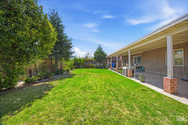 5015 Mar Grande Dr, Bakersfield, CA 93307