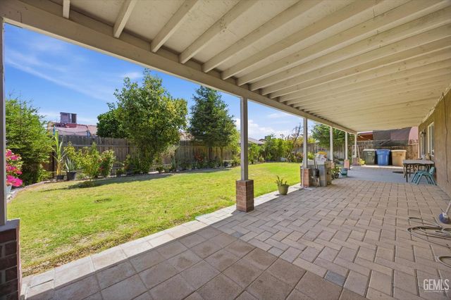 5015 Mar Grande Dr, Bakersfield, CA 93307