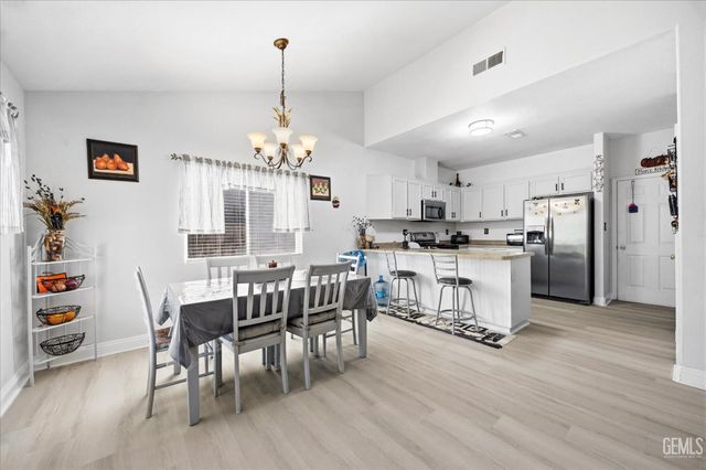 5015 Mar Grande Dr, Bakersfield, CA 93307