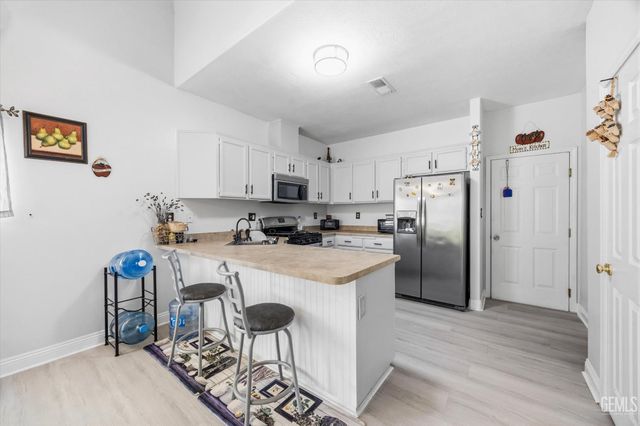 5015 Mar Grande Dr, Bakersfield, CA 93307