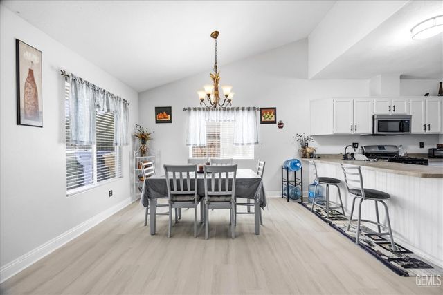 5015 Mar Grande Dr, Bakersfield, CA 93307