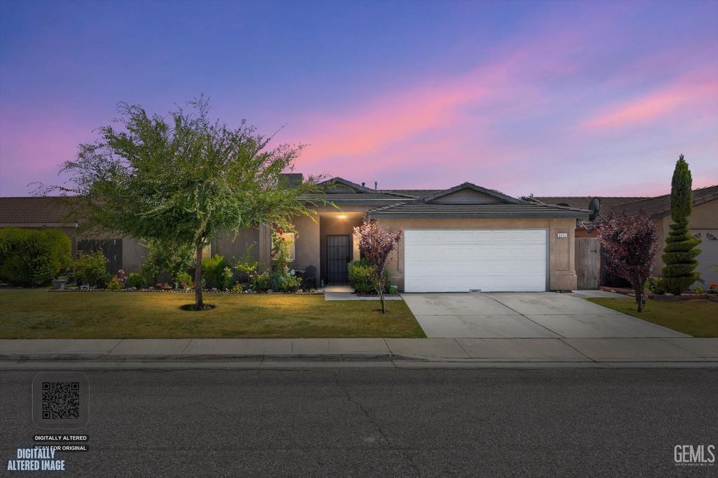 5015 Mar Grande Dr, Bakersfield, CA 93307