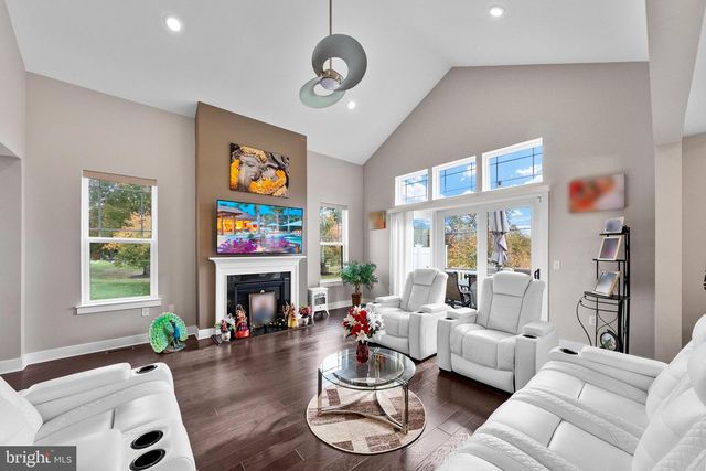 36 DOGLEG LN, Lawrence Township, NJ 08648