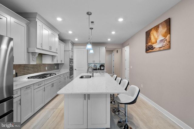 36 DOGLEG LN, Lawrence Township, NJ 08648