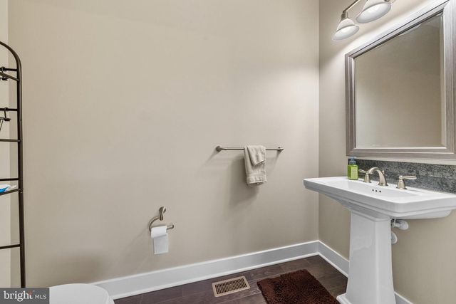 36 DOGLEG LN, Lawrence Township, NJ 08648