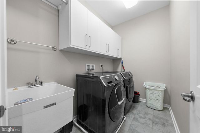 36 DOGLEG LN, Lawrence Township, NJ 08648