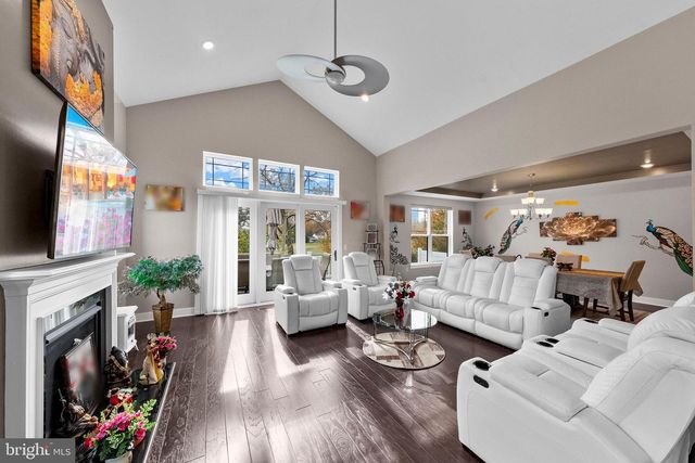 36 DOGLEG LN, Lawrence Township, NJ 08648