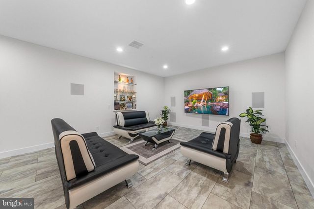 36 DOGLEG LN, Lawrence Township, NJ 08648