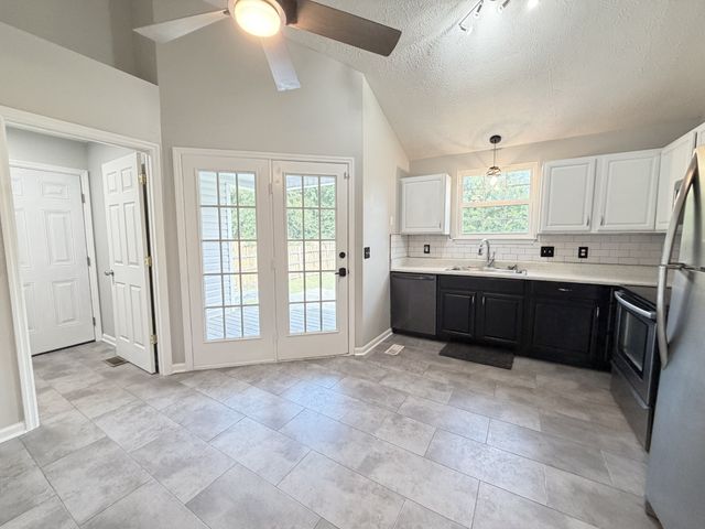 2039 Waterford Dr, Old Hickory, TN 37138