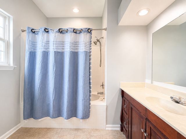 2039 Waterford Dr, Old Hickory, TN 37138