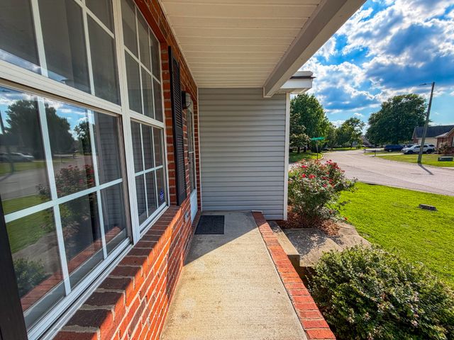 2039 Waterford Dr, Old Hickory, TN 37138