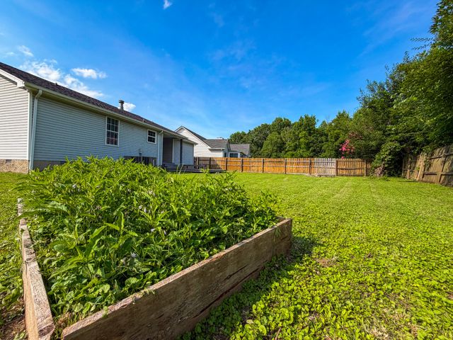 2039 Waterford Dr, Old Hickory, TN 37138