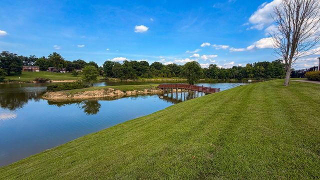 2039 Waterford Dr, Old Hickory, TN 37138