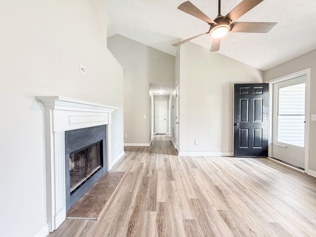 2039 Waterford Dr, Old Hickory, TN 37138